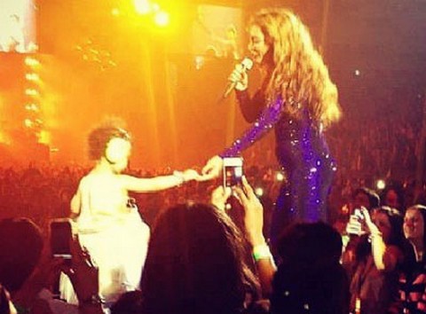  Beyonce reveals second baby bump, Blue Ivy needs some company 